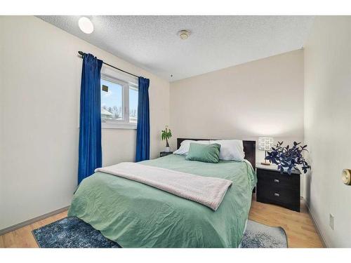 63 Macewan Glen Road Nw, Calgary, AB - Indoor Photo Showing Bedroom