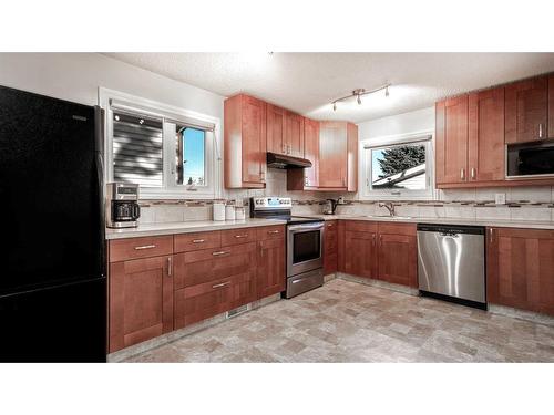 16 Abbercove Drive Se, Calgary, AB - Indoor Photo Showing Kitchen