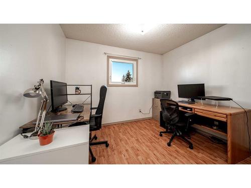 16 Abbercove Drive Se, Calgary, AB - Indoor Photo Showing Office