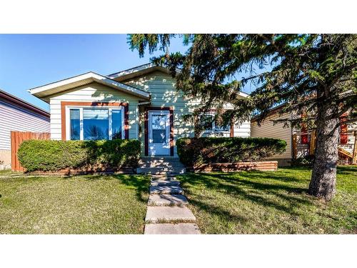 16 Abbercove Drive Se, Calgary, AB - Outdoor