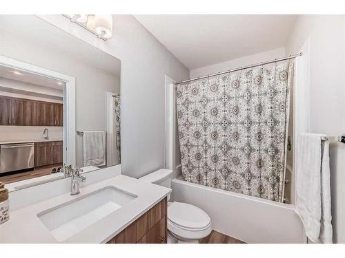 5407-200 Seton Circle Se, Calgary, AB - Indoor Photo Showing Bathroom