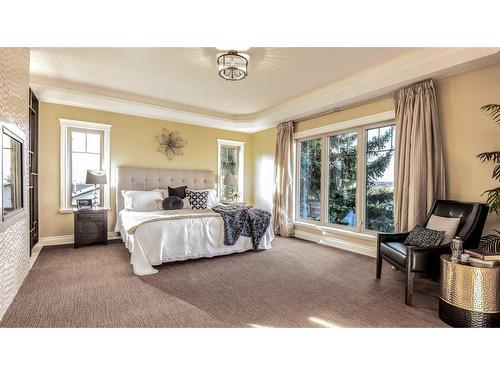 1131 Edgemont Road Nw, Calgary, AB - Indoor Photo Showing Bedroom