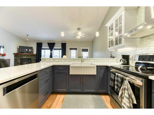 149 Westlake Bay, Strathmore, AB - Indoor Photo Showing Kitchen With Upgraded Kitchen