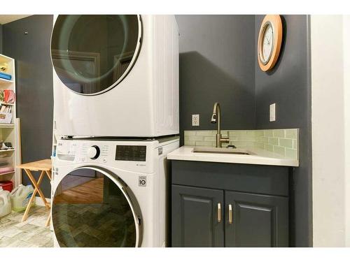 149 Westlake Bay, Strathmore, AB - Indoor Photo Showing Laundry Room