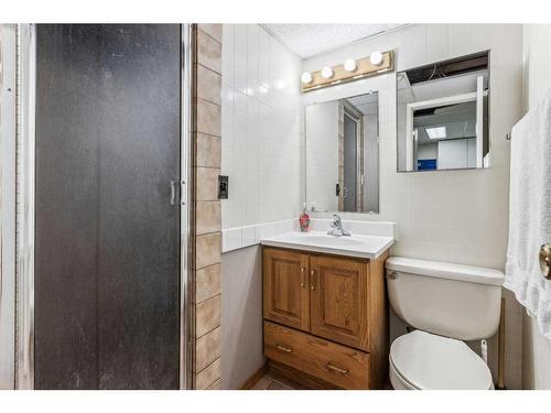 535 Markerville Road Ne, Calgary, AB - Indoor Photo Showing Bathroom