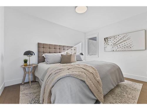 80 Clarendon Road Nw, Calgary, AB - Indoor Photo Showing Bedroom