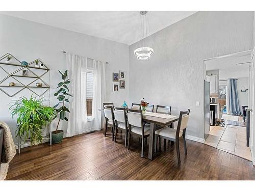 280 Woodbine Boulevard Sw, Calgary, AB - Indoor Photo Showing Dining Room