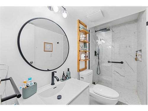 280 Woodbine Boulevard Sw, Calgary, AB - Indoor Photo Showing Bathroom