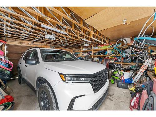 280 Woodbine Boulevard Sw, Calgary, AB - Indoor Photo Showing Garage