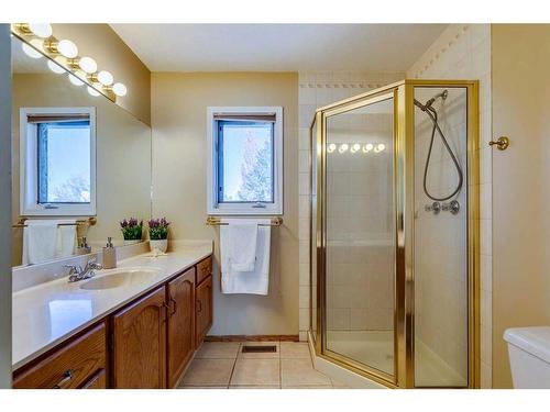 56 Woodford Close Sw, Calgary, AB - Indoor Photo Showing Bathroom