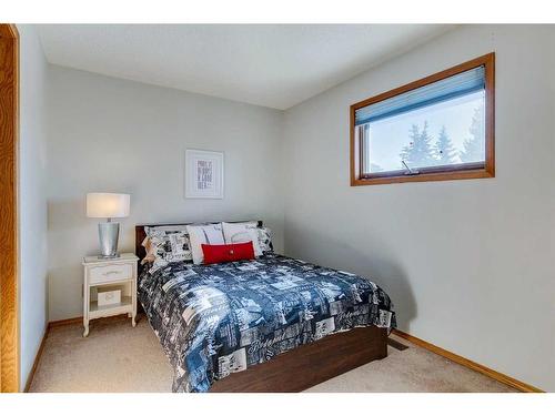 56 Woodford Close Sw, Calgary, AB - Indoor Photo Showing Bedroom