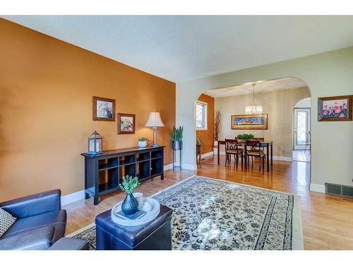 56 Woodford Close Sw, Calgary, AB - Indoor Photo Showing Living Room