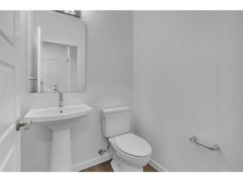 355 Magnolia Drive Se, Calgary, AB - Indoor Photo Showing Bathroom