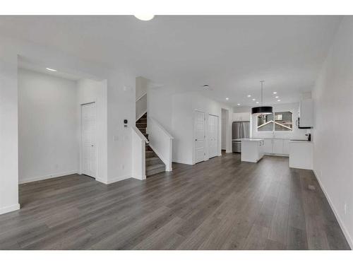 355 Magnolia Drive Se, Calgary, AB - Indoor