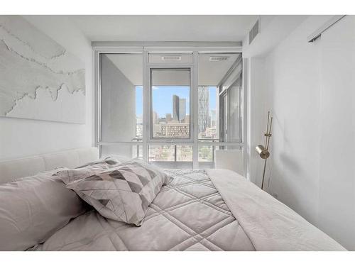 422-615 6 Avenue Se, Calgary, AB - Indoor Photo Showing Bedroom