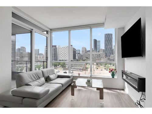 422-615 6 Avenue Se, Calgary, AB - Indoor Photo Showing Living Room