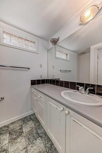 1-1205 9 Street Sw, Calgary, AB - Indoor Photo Showing Bathroom