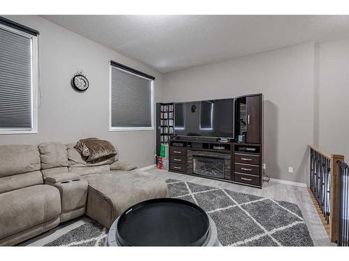 970 Reunion Gateway Nw, Airdrie, AB - Indoor Photo Showing Living Room