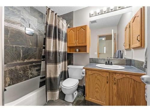 12 Cimarron Meadows Way, Okotoks, AB - Indoor Photo Showing Bathroom