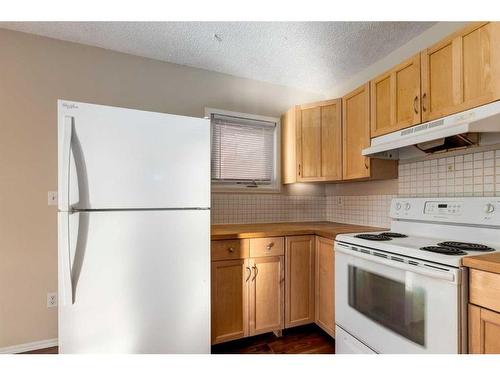 48 Pinecliff Close Ne, Calgary, AB - Indoor Photo Showing Kitchen