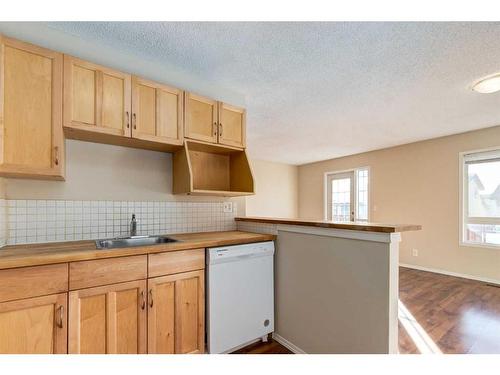 48 Pinecliff Close Ne, Calgary, AB - Indoor Photo Showing Kitchen