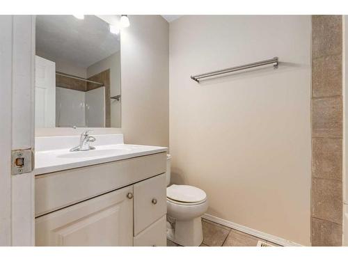 48 Pinecliff Close Ne, Calgary, AB - Indoor Photo Showing Bathroom