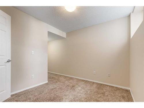 48 Pinecliff Close Ne, Calgary, AB - Indoor Photo Showing Other Room