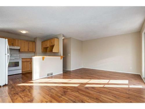 48 Pinecliff Close Ne, Calgary, AB - Indoor Photo Showing Kitchen