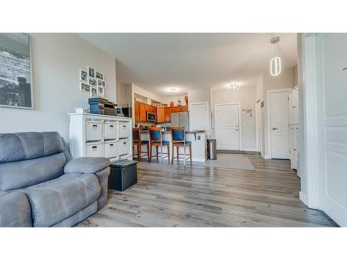 107-10 Panatella Road Nw, Calgary, AB - Indoor Photo Showing Living Room