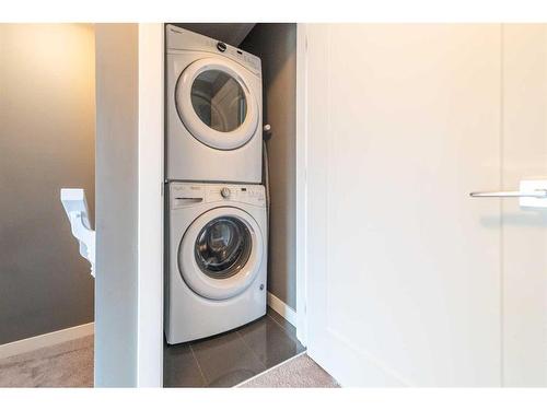 27-111 Rainbow Falls Gate, Chestermere, AB - Indoor Photo Showing Laundry Room