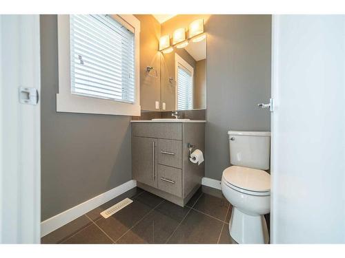 27-111 Rainbow Falls Gate, Chestermere, AB - Indoor Photo Showing Bathroom