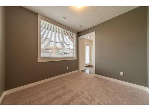 27-111 Rainbow Falls Gate, Chestermere, AB - Indoor Photo Showing Other Room