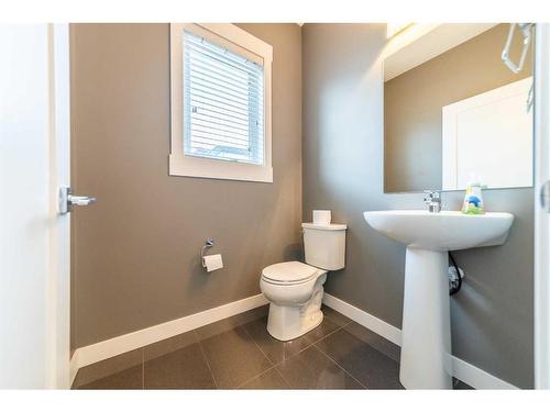 27-111 Rainbow Falls Gate, Chestermere, AB - Indoor Photo Showing Bathroom