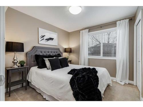 3203-2781 Chinook Winds Drive Sw, Airdrie, AB - Indoor Photo Showing Bedroom