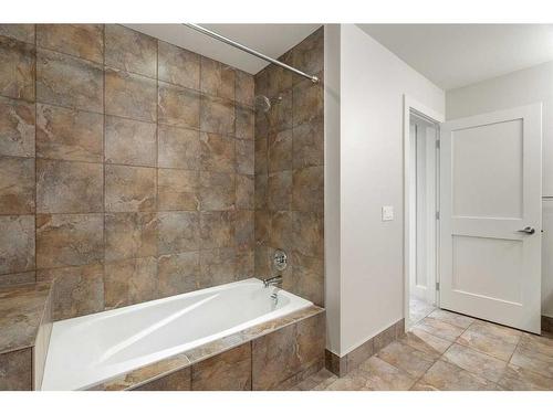 2138 30 Avenue Sw, Calgary, AB - Indoor Photo Showing Bathroom