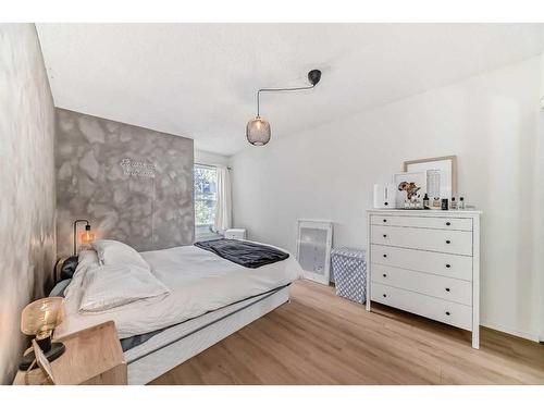 215-2204 1 Street Sw, Calgary, AB - Indoor Photo Showing Bedroom