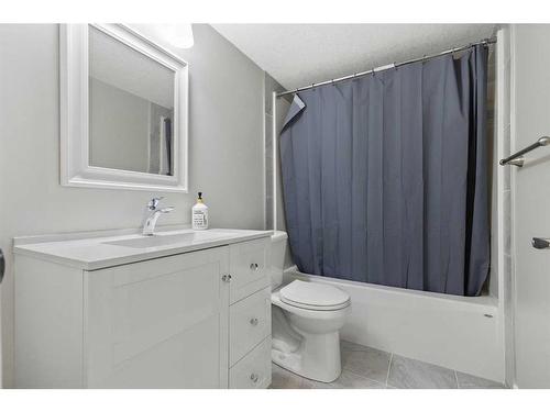 26 Marquis Heights Se, Calgary, AB - Indoor Photo Showing Bathroom