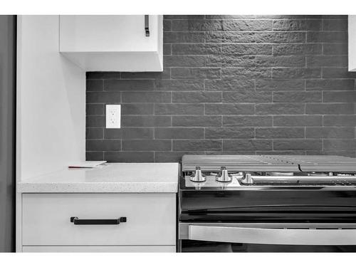 364 Hotchkiss Drive Se, Calgary, AB - Indoor Photo Showing Kitchen