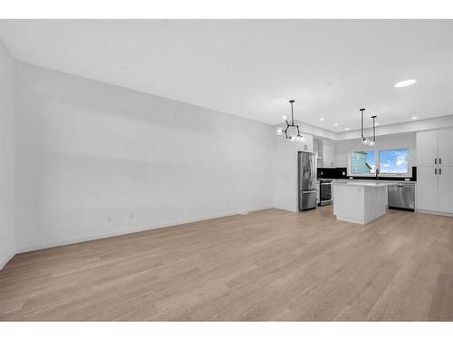 364 Hotchkiss Drive Se, Calgary, AB - Indoor Photo Showing Kitchen