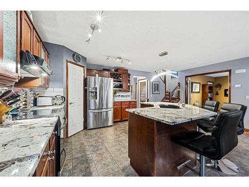 6 Mount Gibraltar Place Se, Calgary, AB - Indoor Photo Showing Kitchen