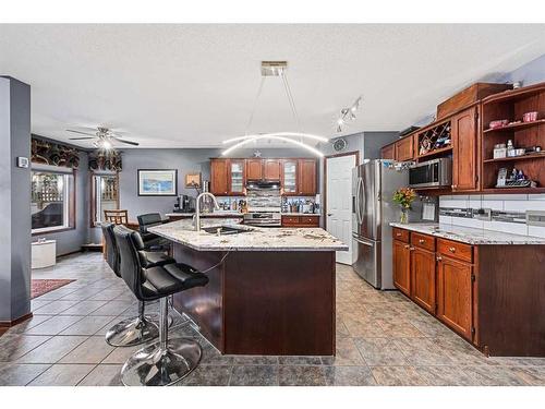 6 Mount Gibraltar Place Se, Calgary, AB - Indoor Photo Showing Kitchen