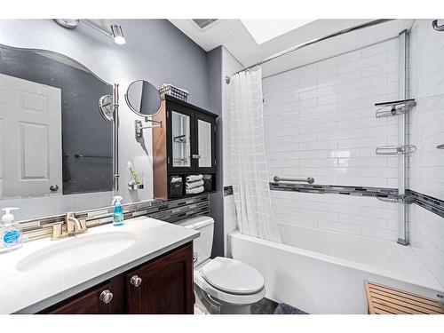 6 Mount Gibraltar Place Se, Calgary, AB - Indoor Photo Showing Bathroom