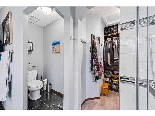 6 Mount Gibraltar Place Se, Calgary, AB - Indoor Photo Showing Bathroom