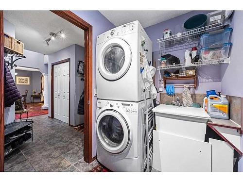 6 Mount Gibraltar Place Se, Calgary, AB - Indoor Photo Showing Laundry Room