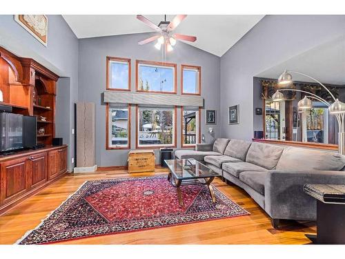 6 Mount Gibraltar Place Se, Calgary, AB - Indoor Photo Showing Living Room