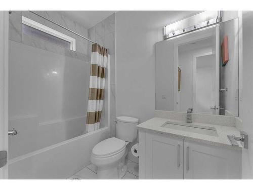 205 Kinniburgh Cove, Chestermere, AB - Indoor Photo Showing Bathroom