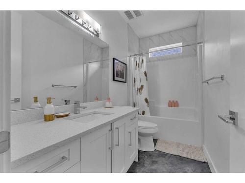 205 Kinniburgh Cove, Chestermere, AB - Indoor Photo Showing Bathroom