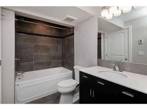 95 Panton Road Nw, Calgary, AB - Indoor Photo Showing Bathroom