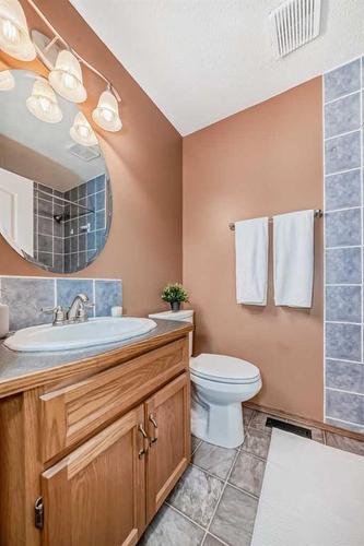 15 Carmel Close Ne, Calgary, AB - Indoor Photo Showing Bathroom