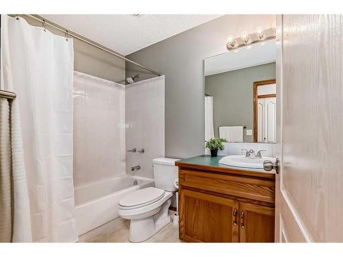 15 Carmel Close Ne, Calgary, AB - Indoor Photo Showing Bathroom